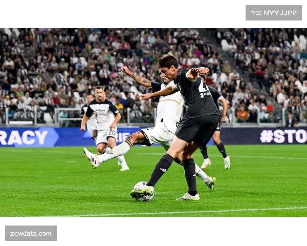 瞬间聚焦：弗拉霍维奇力压两人头槌破门后指向助攻者科斯蒂奇